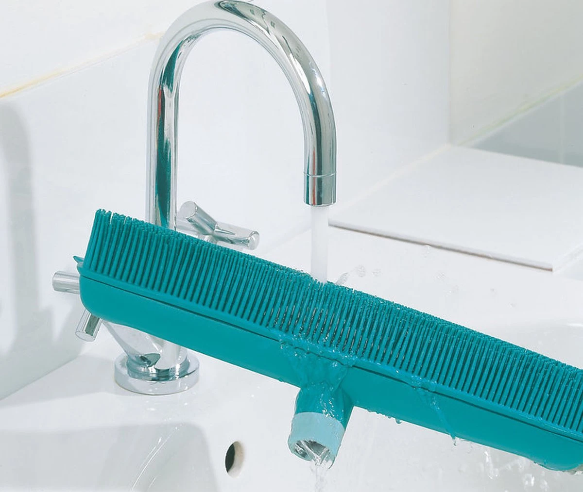 Leifheit Classic Suprabezem - Rubberen Bezem Met Telescoopsteel - 80-140 Cm Steellengte - 35 Cm Veegbreedte 5 Leifheit Classic Suprabezem - Rubberen Bezem Met Telescoopsteel - 80-140 Cm Steellengte - 35 Cm Veegbreedte - Afbeelding 3